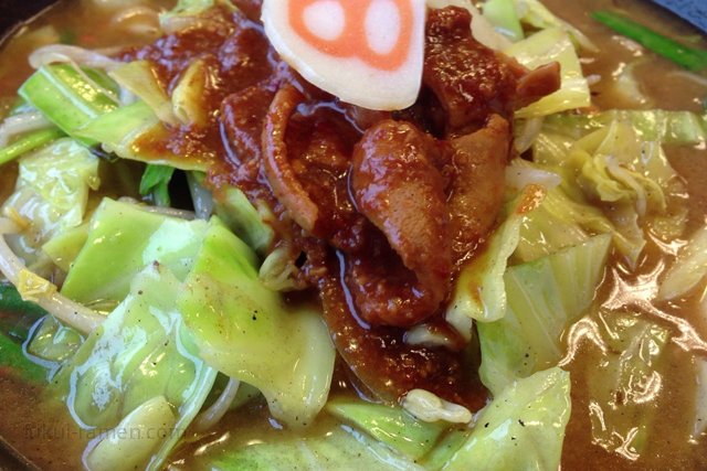 野菜牛もつ煮らーめん　スープと具