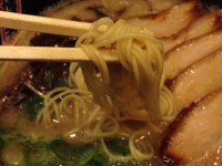 ちゃーしゅーめん　麺　博多らーめん田中