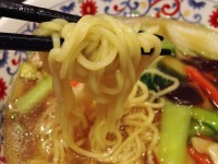 五目ラーメンの麺