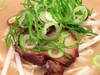 らーめん世界 開発店　ラーメン　具とスープ