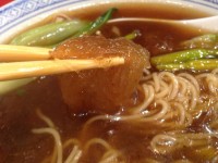 ふかひれ姿煮ラーメン　フカヒレ
