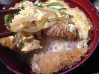 ご飯とロースカツ