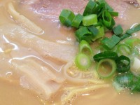 トンコツ みそ　ネギ・メンマとチャーシュー