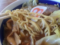 中太の縮れ麺