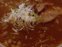 豚骨醤油チャーシューメン　スープと具　つくも橋ピリケン 本店